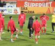 Înainte de FC Botoșani - Dinamo, din etapa #20 a Superligii, încălzirea efectuată de bucureșteni a fost condusă de Aleksa Boskovic, noul preparator fizic al echipei/ foto Ioan Mihalcea (GSP)