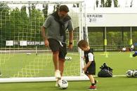 Mutu, next generation: Tiago, 6 ani, dă goluri și apoi interviuri în engleză!