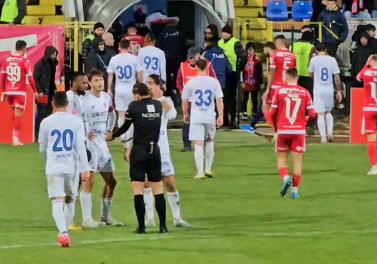 Colțescu a comis-o și în Botoșani - Dinamo » Un penalty clar ignorat și o fază controversată în celălalt careu: „Hoților!”