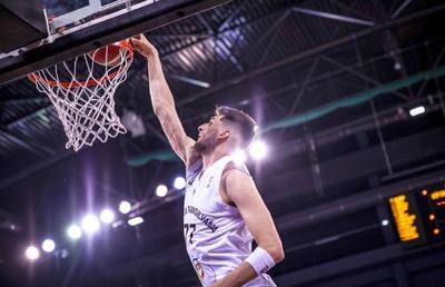 Povestea spectaculoasă a fiului antrenorului de la Dinamo » Joacă baschet în SUA, dar și-a descoperit total întâmplător vocația: până la 13 ani, a făcut alt sport!