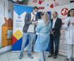 David Popovici le-a oferit copiilor care au învins cancerul fundițe confecționate din medalia sa de suflet: „Mă simt onorat să fiu alături de atâția campioni"