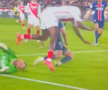 Accidentare HORROR suferită de Gianluigi Donnarumma » Adversarul l-a lovit cu talpa direct în figură, dar n-a primit niciun avertisment!