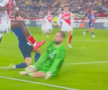 Accidentare HORROR suferită de Gianluigi Donnarumma » Adversarul l-a lovit cu talpa direct în figură, dar n-a primit niciun avertisment!