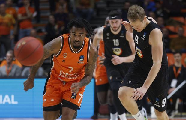 Lecție de baschet oferită de Valencia în La Fonteta! U-BT Cluj-Napoca a fost demolată în prima repriză, în care a încasat 73 de puncte