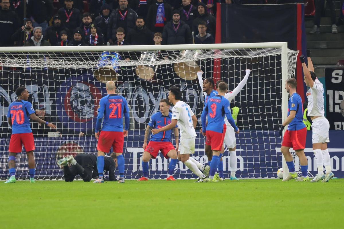 Universitatea Craiova șchiopătează, dar câștigă contra Gloriei Buzău » Oltenii le devansează pe Dinamo și FCSB și urcă pe locul 2