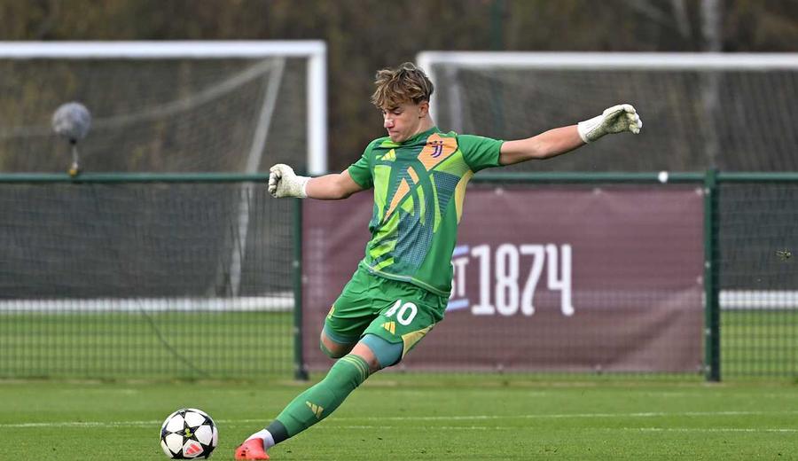 Riccardo Andrei Radu apără tot mai des titular la Juventus U20 Cei 4 puști români de la Juventus se prezintă cititorilor GSP » Gălățeanul transformat din atacant în portar: „Din senin, din nimic”