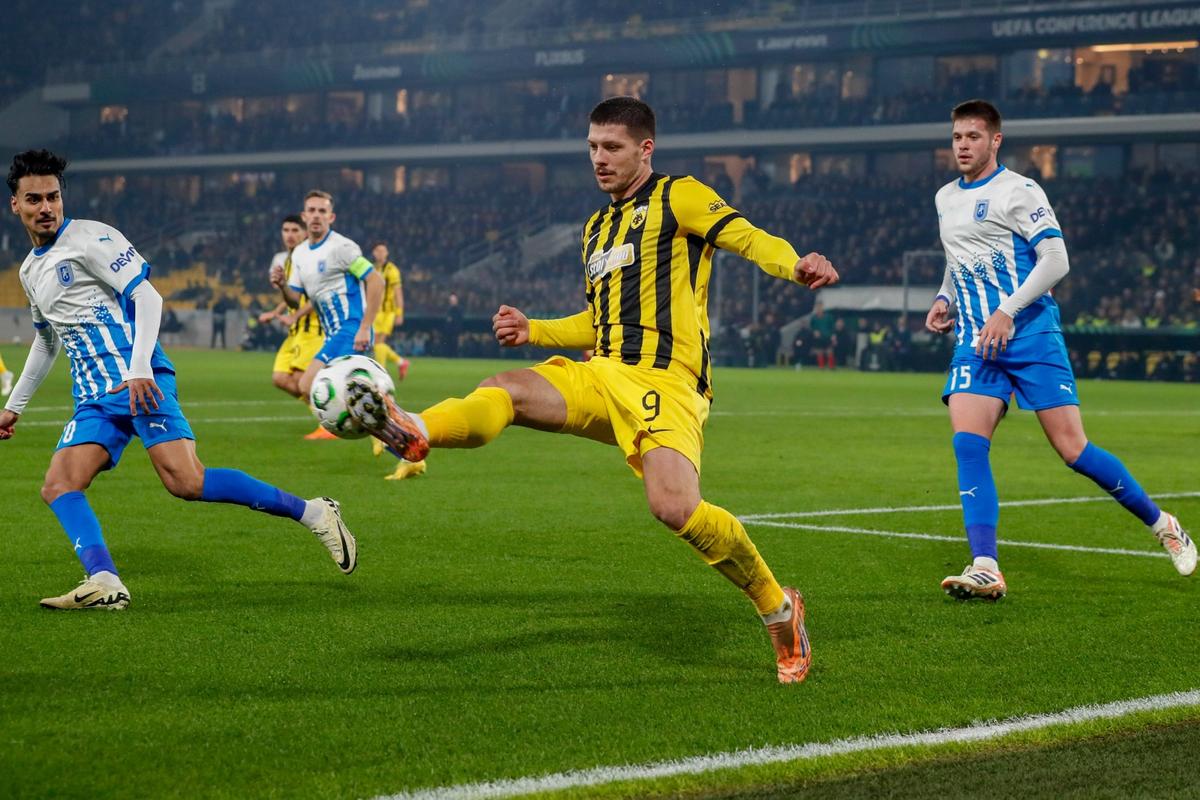 Oltenii acuză: „Ne așteptam să tragă arbitrul cu ei” » Imagine cruntă din vestiar