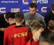 Jucătorii de la FCSB au oferit cadouri copiilor // FOTO: Andrei Furnigă (GSP)