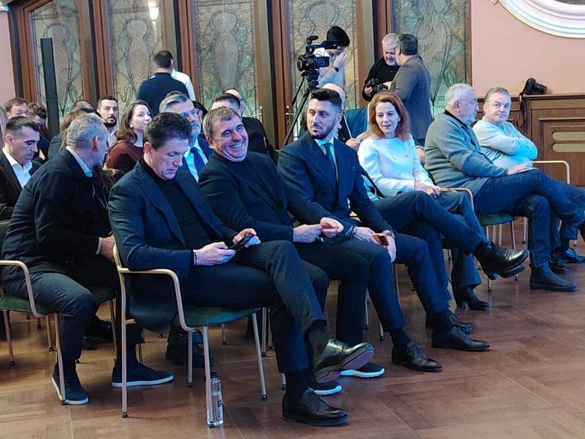 Într-o atmosferă de mare sărbătoare, în sala de evenimente a Cazinoului din Constanța, Farul a făcut o mișcare pe modelul marilor cluburi europene.