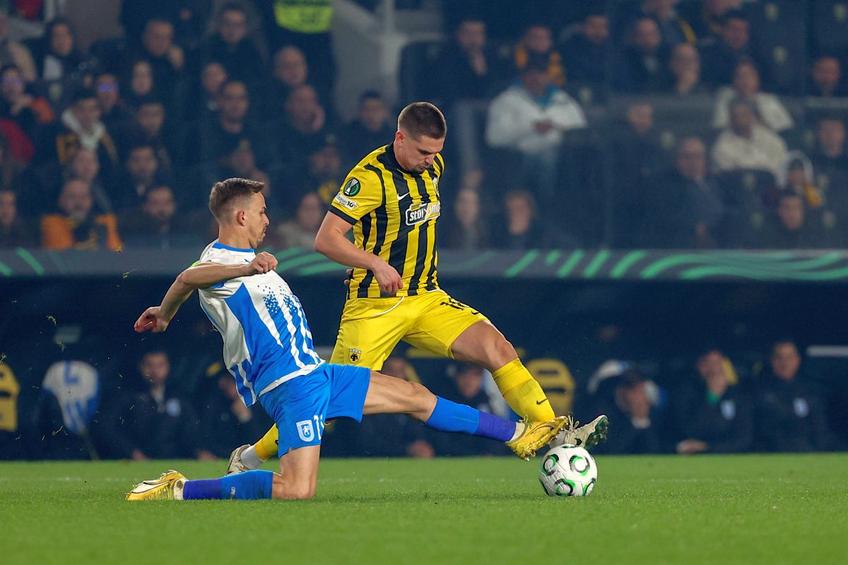 Răzvan Marin, în duel cu Nicușor Bancu // foto: Imago Images
