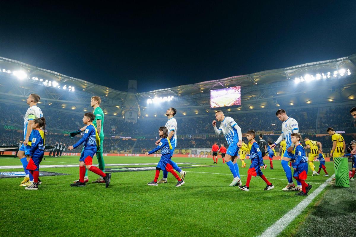 Oltenii acuză: „Ne așteptam să tragă arbitrul cu ei” » Imagine cruntă din vestiar
