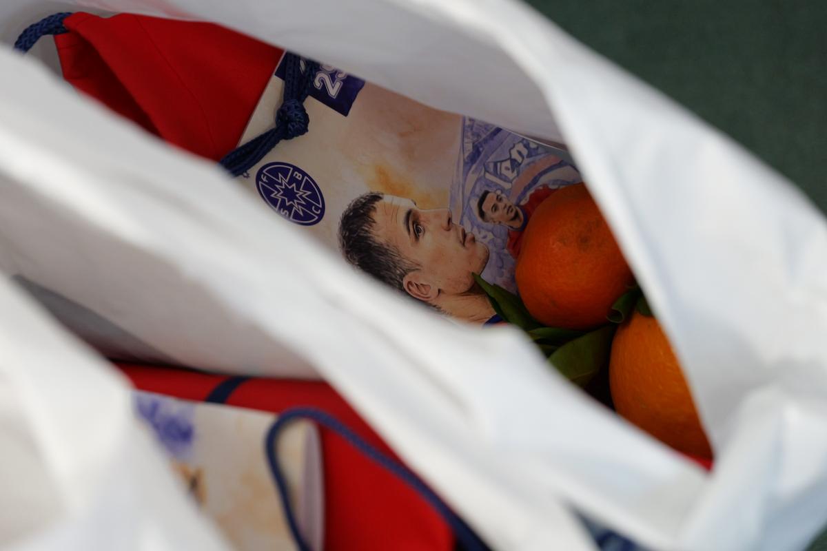 Jucătorii de la FCSB au oferit cadouri copiilor