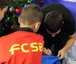 Jucătorii de la FCSB au oferit cadouri copiilor // FOTO: Andrei Furnigă (GSP)