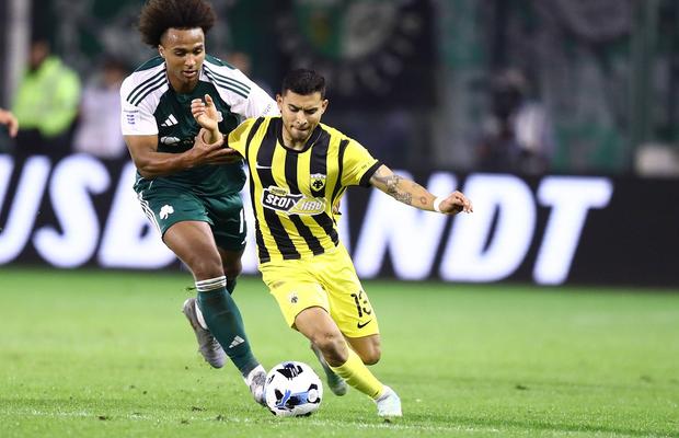 Are cifre care dau fiori Craiovei » Antrenorul lui AEK Atena l-a supranumit „Extraterestrul”