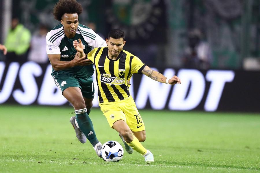 Orbelin Pineda este principalul pericol al celor de la AEK Atena, adversara Universității Craiova. Foto: Imago Cel mai negru COȘMAR la Atena! Universitatea Craiova A RATAT uluitor calificarea, în prelungiri cu AEK, după ce a condus cu 2-0!