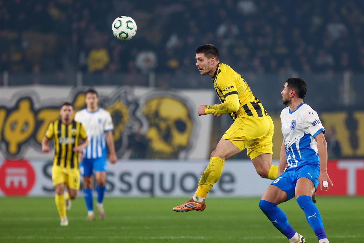 Oltenii acuză: „Ne așteptam să tragă arbitrul cu ei” » Imagine cruntă din vestiar