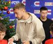 Jucătorii de la FCSB au oferit cadouri copiilor // FOTO: Andrei Furnigă (GSP)