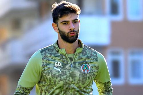 Umit Akdag, în negru, e pe lista lui Trabzonspor/ foto Imago Images