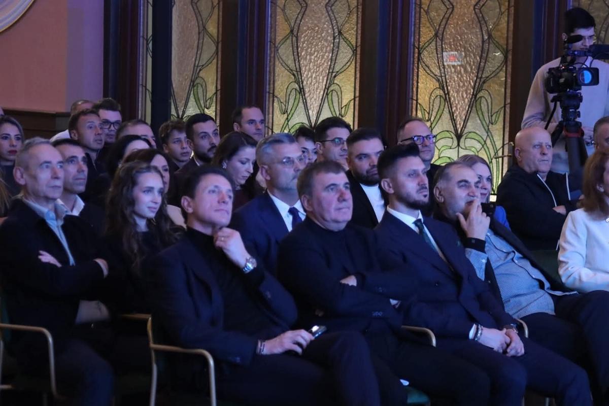 Farul și-a lansat programul de socios, Gică Popescu a dat detalii din spatele ușilor închise: „E pe biroul domnului Bolojan!”