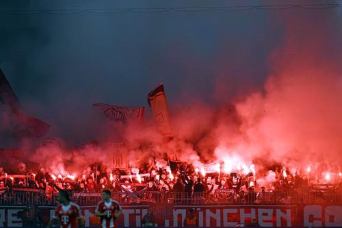 Suporterii lui Bayern Munchen la meciul cu Sporting / Foto: Imago Images