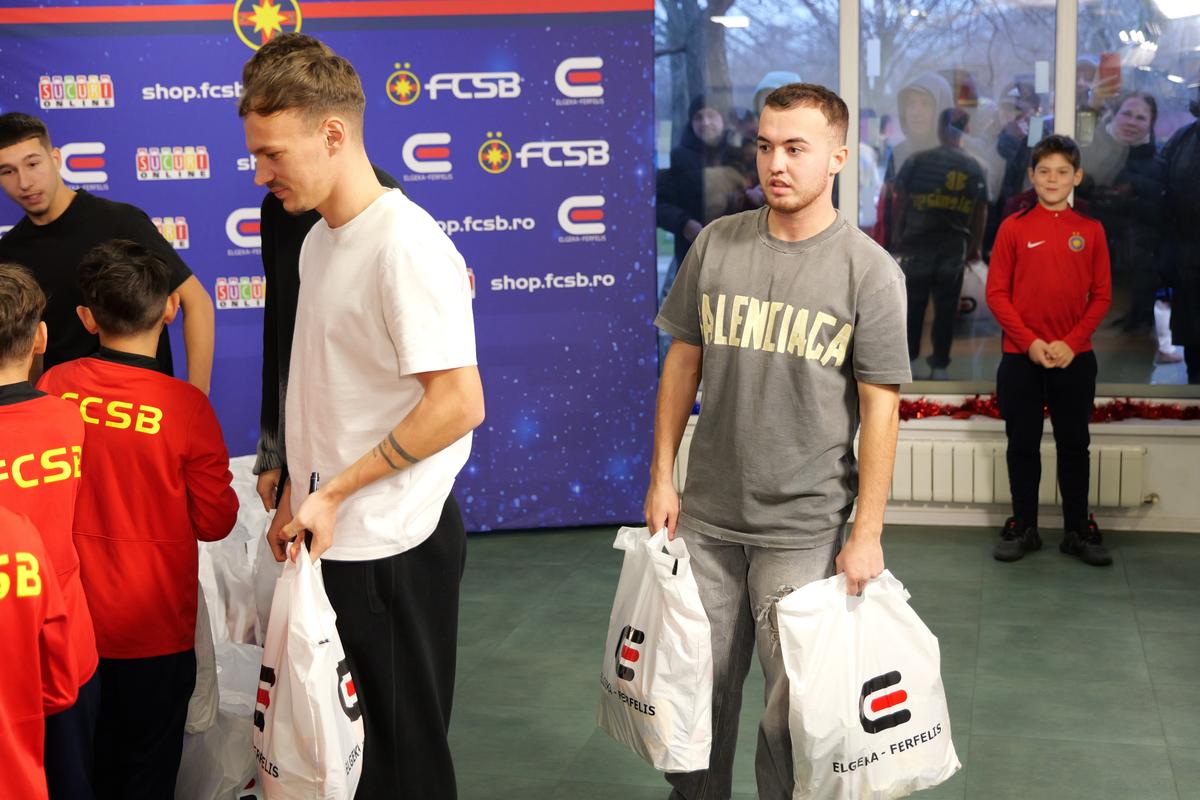 Jucătorii de la FCSB au oferit cadouri copiilor