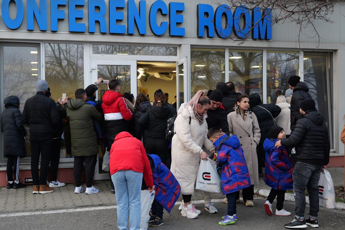 Jucătorii de la FCSB au oferit cadouri copiilor