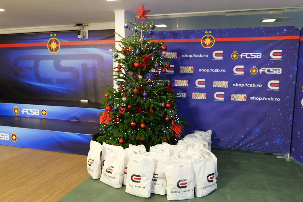 Jucătorii de la FCSB, ajutoarele Moșului pentru copiii din Academie » Pantea a luat microfonul GSP și l-a întrebat pe Lixandru: „Ce v-ați dori de Crăciun?”