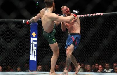 CONOR MCGREGOR SUPREM // VIDEO Conor McGregor, victorie BRUTALĂ la revenire! Și-a învins adversarul cu 20 de pumni în 40 de secunde: l-a lovit și cu umărul!