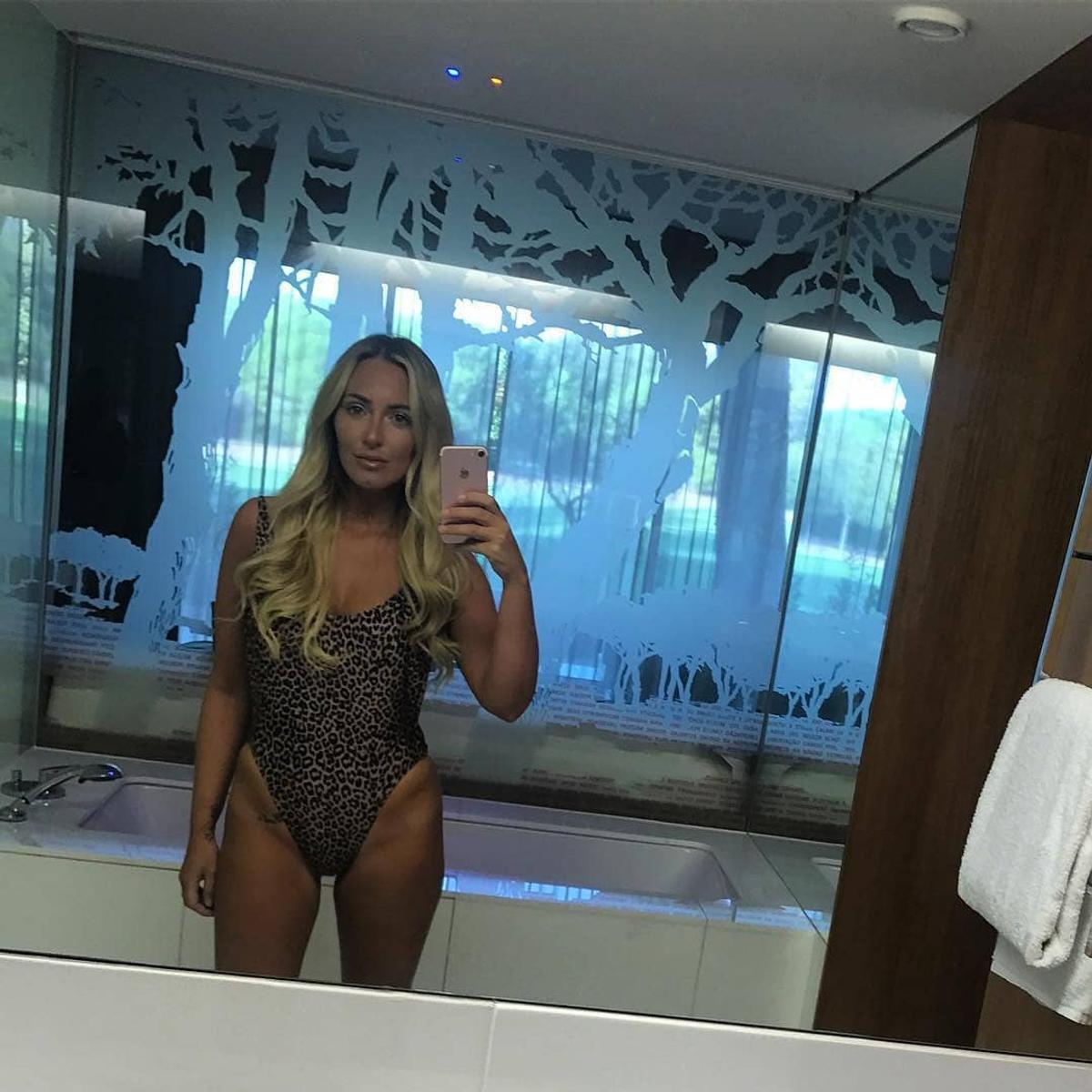 Erin și Aoife, surorile lui Conor McGregor, au făcut senzație! Avion privat și șampanie în foiță de aur