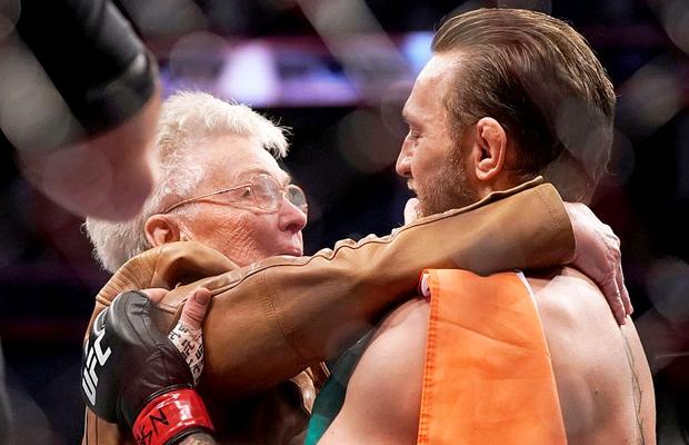 De ce a venit bunica lui Cerrone direct la Conor McGregor după ce nepotul ei a fost zdrobit în 40 de secunde