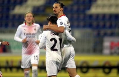 Cagliari - AC Milan 0-2. VIDEO „Dubla” eternului Zlatan Ibrahimovic a rezolvat meciul. Cum s-a descurcat Răzvan Marin