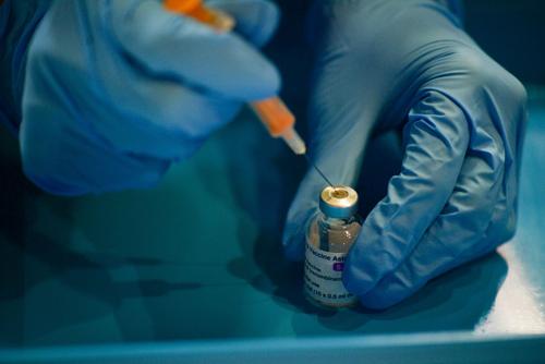 Guvernul a decis introducerea unor categorii noi în etapa a doua de vaccinare împotriva Covid-19.
