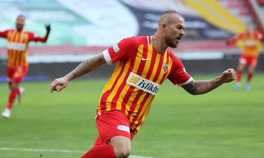 Denis Alibec (30 de ani) sărbătorește marcarea primului gol în Kayserispor - Istanbul Bașakșehir FOTO Kayserispor Ce au scris turcii despre Denis Alibec după cele două goluri înscrise azi » Ce pariu a pus cu șefa clubului înainte de meci
