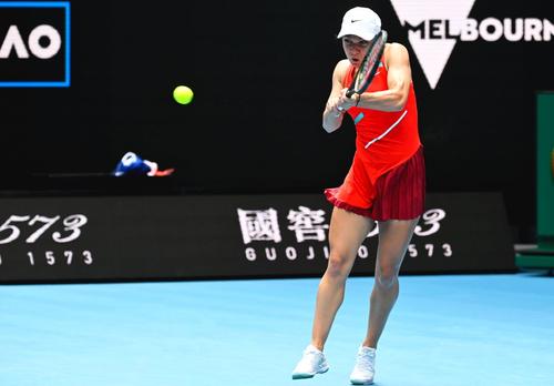 Simona Halep (30 de ani, 15 WTA) a avut o evoluție solidă în primul tur de la Austrlaian Open, victorie împotriva polonezei Magdalena Frech (24 de ani, 105 WTA), scor 6-4, 6-3. Mats Wilander mizează pe un parcurs lung al dublei campioane de Grand Slam.