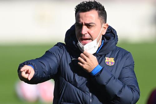 Ousamne Dembele (24 de ani) are două opțiuni: fie prelungește contractul cu Barcelona, fie trebuie să-și găsească altă echipă în această lună. În niciun caz nu va deveni în vară liber de contract, când îi expiră înțelegerea cu catalanii.