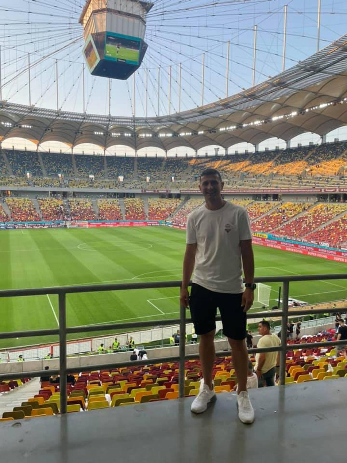 „Ia-l pe ăsta de aici!” » Fostul patron al Științei a dezvăluit abia acum culisele care au provocat celebra replică a lui Claudiu Răducanu: „Pentru o ciorbă, nu pot să vin la Craiova!”