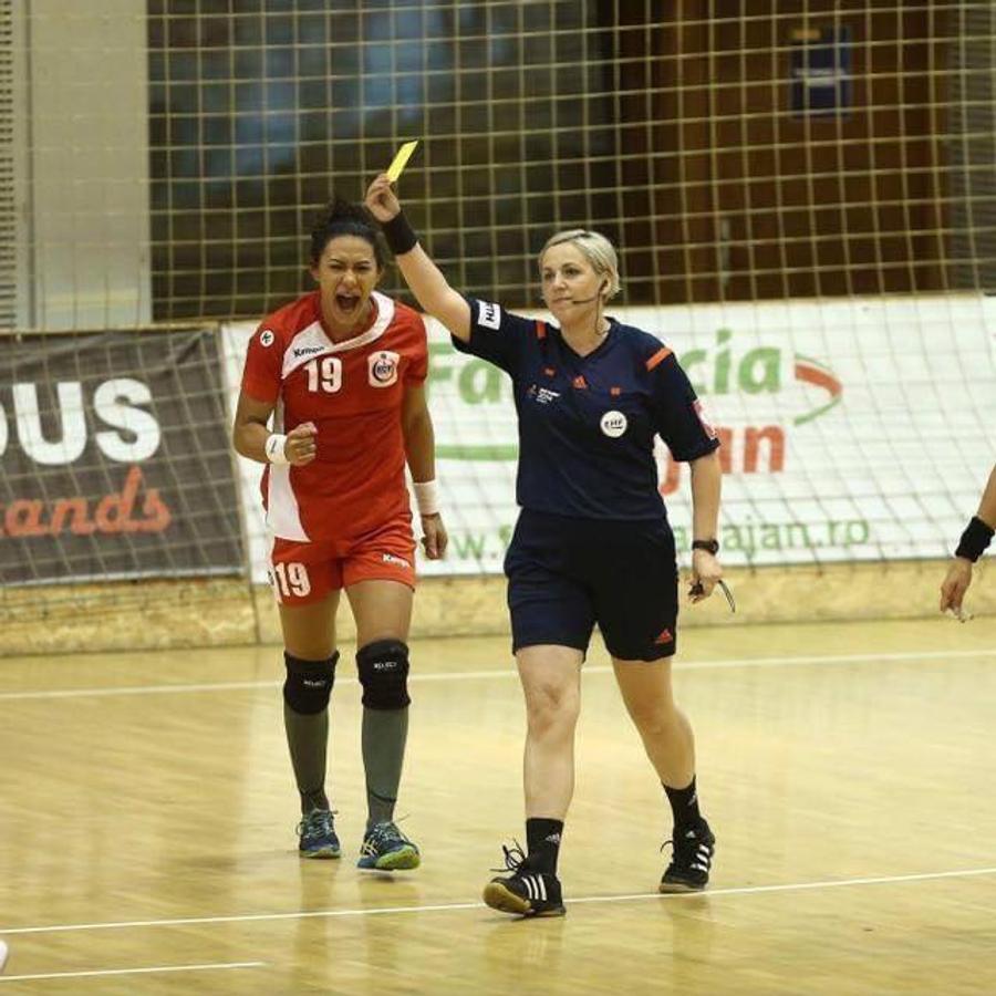 Ciulei acordă un cartonaș galben Unul dintre arbitrii români suspectați că ar fi aranjat un meci internațional pentru pariuri ilegale explică: „Am greșit în meci, dar marea mea greșeală e că am acceptat să arbitrez cu colegul meu”