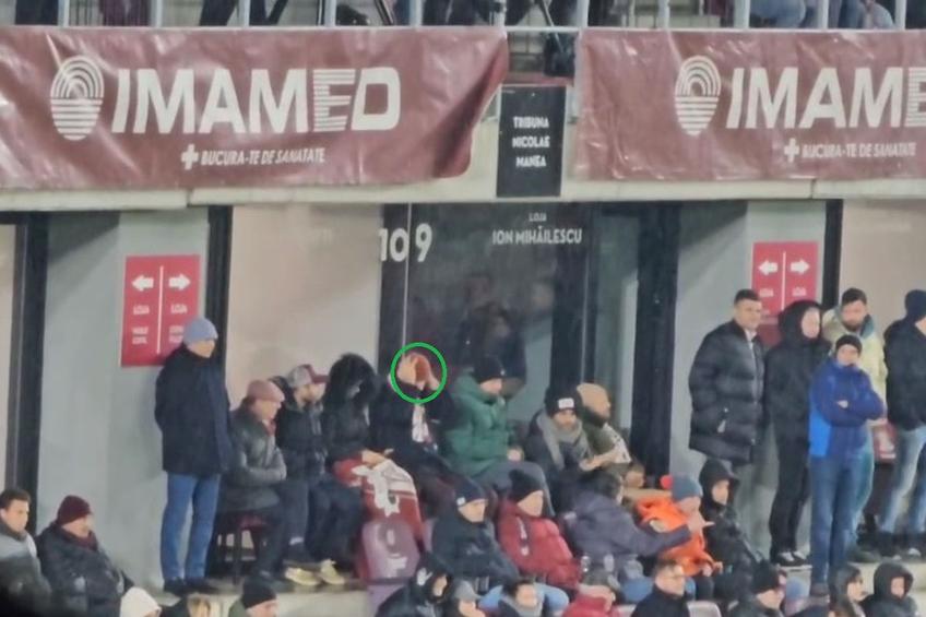 Dan Șucu, patronul Rapidului, și-a pus mâinile în cap, după golul marcat de Dragoș Albu (22 de ani) în poarta lui Horațiu Moldovan (25 de ani).