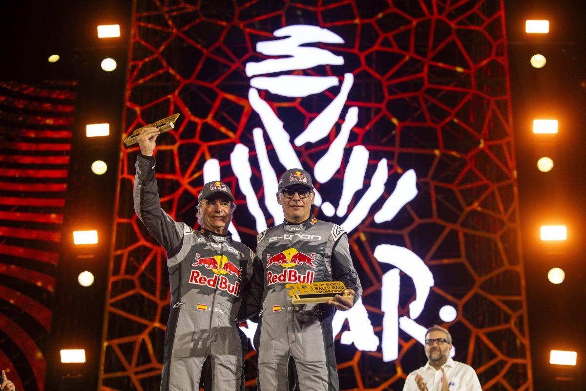Carlos Sainz, cel mai vârstnic învingător în Raliul Dakar, la 61 de ani! » În 2023 s-a retras, cu două vertebre fracturate