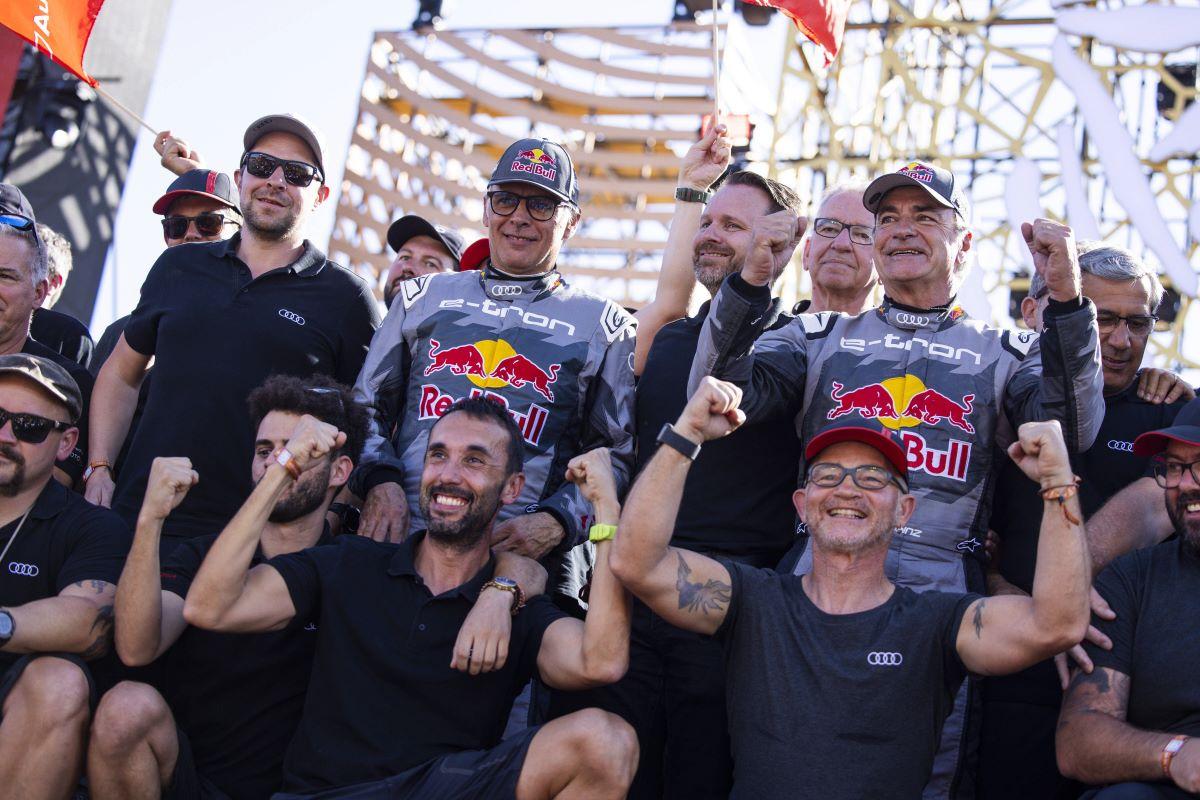 Carlos Sainz, cel mai vârstnic învingător în Raliul Dakar, la 61 de ani! » În 2023 s-a retras, cu două vertebre fracturate
