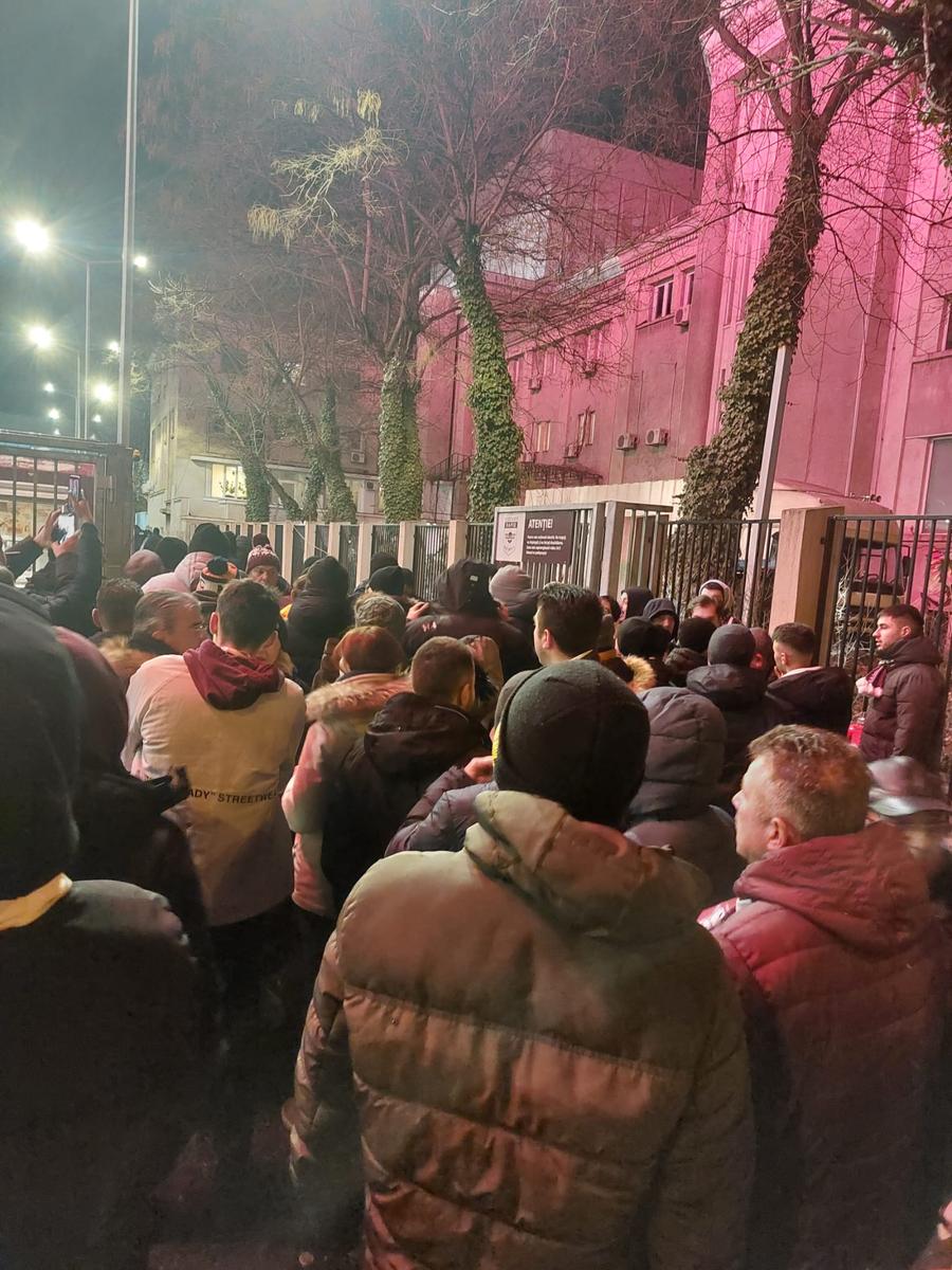 Ăsta e Rapidul din Giulești! Alb-vișiniii revin uluitor de la 1-3 și câștigă un meci de poveste cu FCU! Cronica unui meci „NEBUN”
