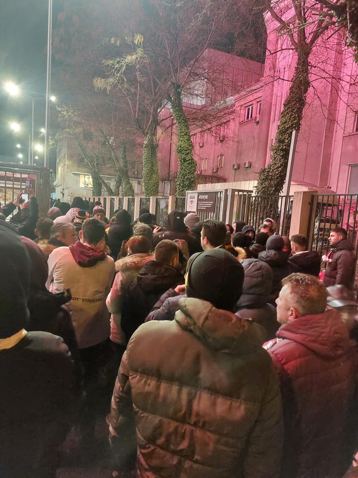 Haos la porți înainte de Rapid - FCU Craiova