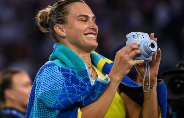 Aryna Sabalenka și forma ei vintage de a strânge amintiri + Câte ore doarme noaptea și cum își monitorizează somnul