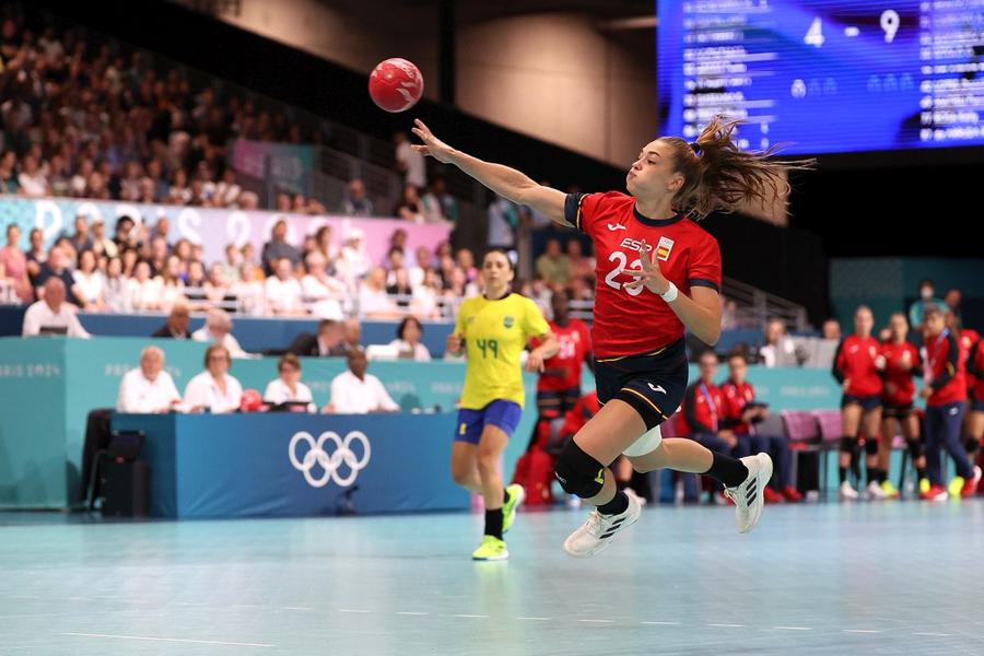 Paula Arcos/Getty Images Gloria Bistrița a reacționat, după înfrângerea din Liga Campionilor! Două transferuri pentru formația lui Florentin Pera