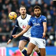 Radu Drăgușin, lovit în Everton - Tottenham, foto: Getty Images