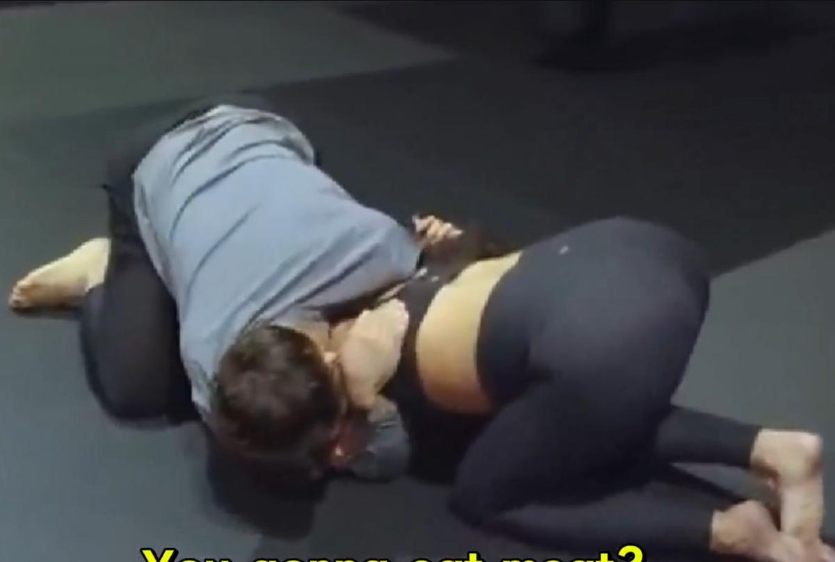 Speculații! Nina Drama, cel mai sexy reporter din UFC, ar fi „vinovată” pentru abandonul anului: Arman s-a retras înaintea luptei pentru centură