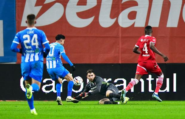 Universitatea Craiova - Dinamo 1-1 » Bănia versus Roșca! „Câinii” obțin un punct prețios grație paradelor miraculoase ale portarului de 21 de ani