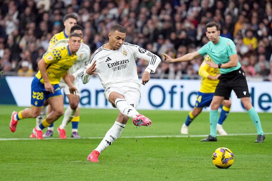 „Mbappe nu știe să joace atacant” » Cristiano Ronaldo îi avertizează pe fanii lui Real Madrid: „Protejați-l”