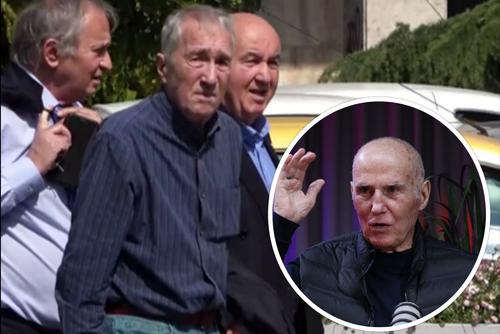 Valentin Ceaușescu (îndreptat spre cameră) / Dumitru Dumitriu, dreapta, jos, cu mâna ridicată