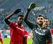 CRAIOVA - DINAMO 1-1. Imaginile surprinse pe gazon, imediat după fluierul final: „Ești cel mai bun din Europa!”